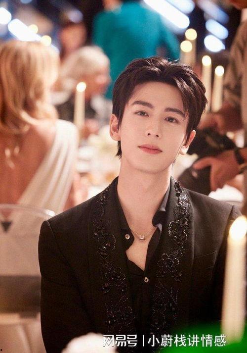 吃瓜娱乐圈张凌赫,娱乐圈的瓜田新秀，星光熠熠的蜕变之路